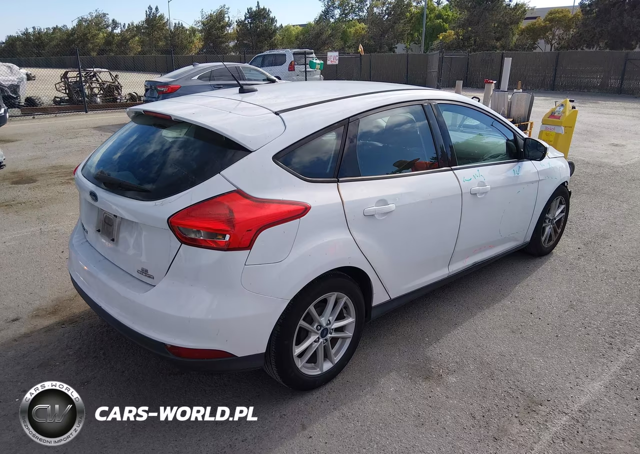 2015 Ford Focus Se VIN:1FADP3K20FL329467 - 4