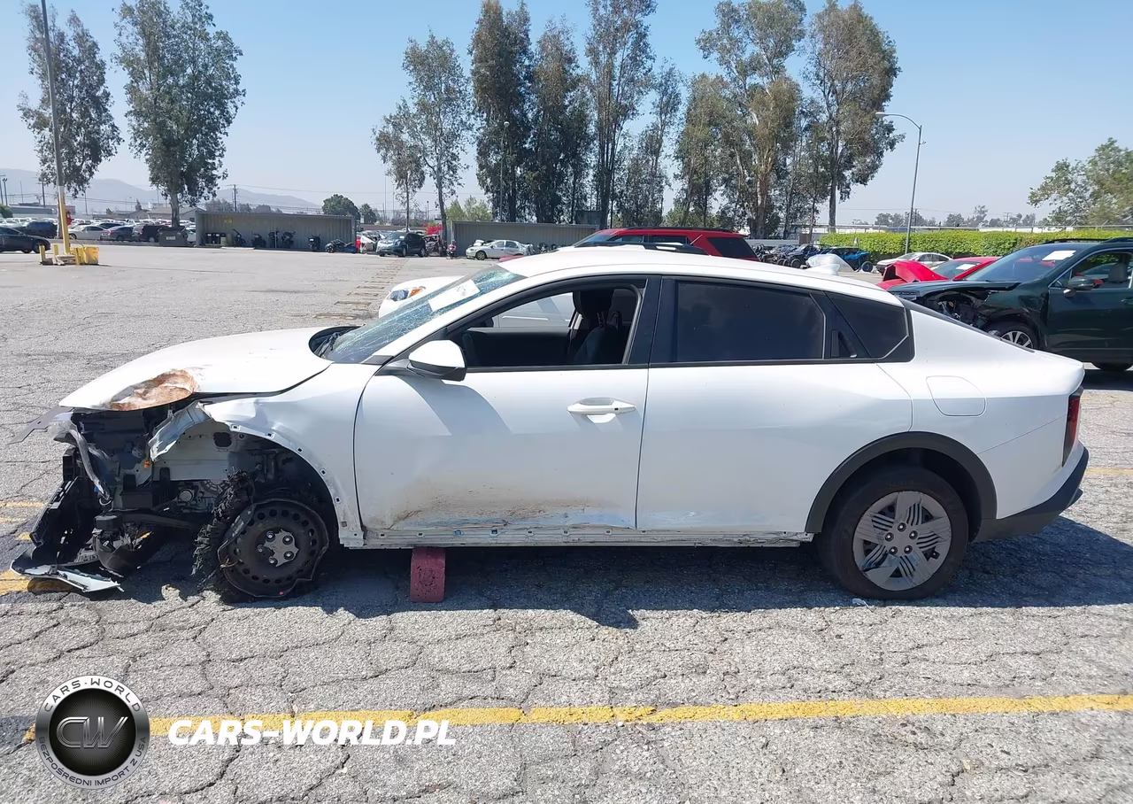 2025 Kia K4 Lx VIN:3KPFT4DE1SE239243 - 14