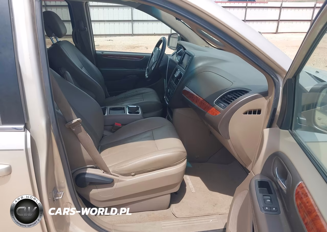 2016 Chrysler Town & Country Touring VIN:2C4RC1BG5GR157540 - 5