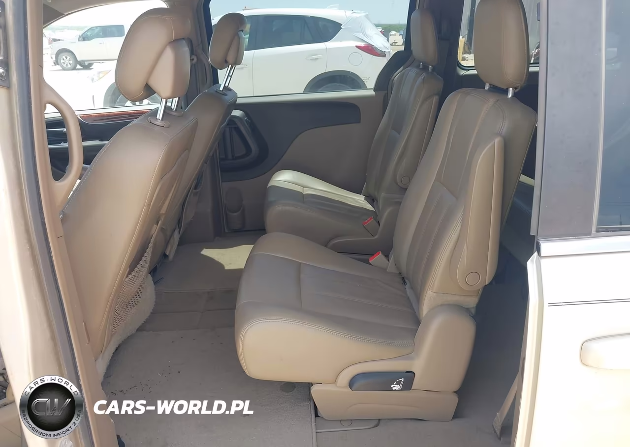2016 Chrysler Town & Country Touring VIN:2C4RC1BG5GR157540 - 8