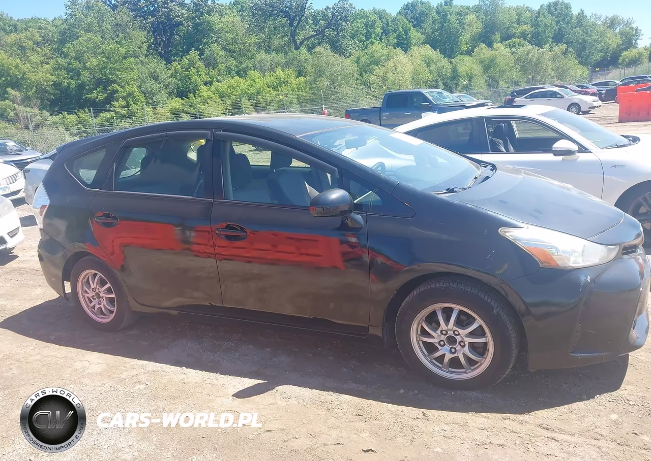 2015 Toyota Prius V Two VIN:JTDZN3EU2FJ033414 - 13