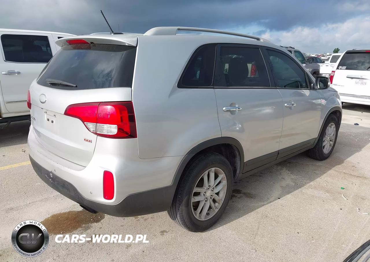 2014 Kia Sorento Lx VIN:5XYKT3A62EG481052 - 4
