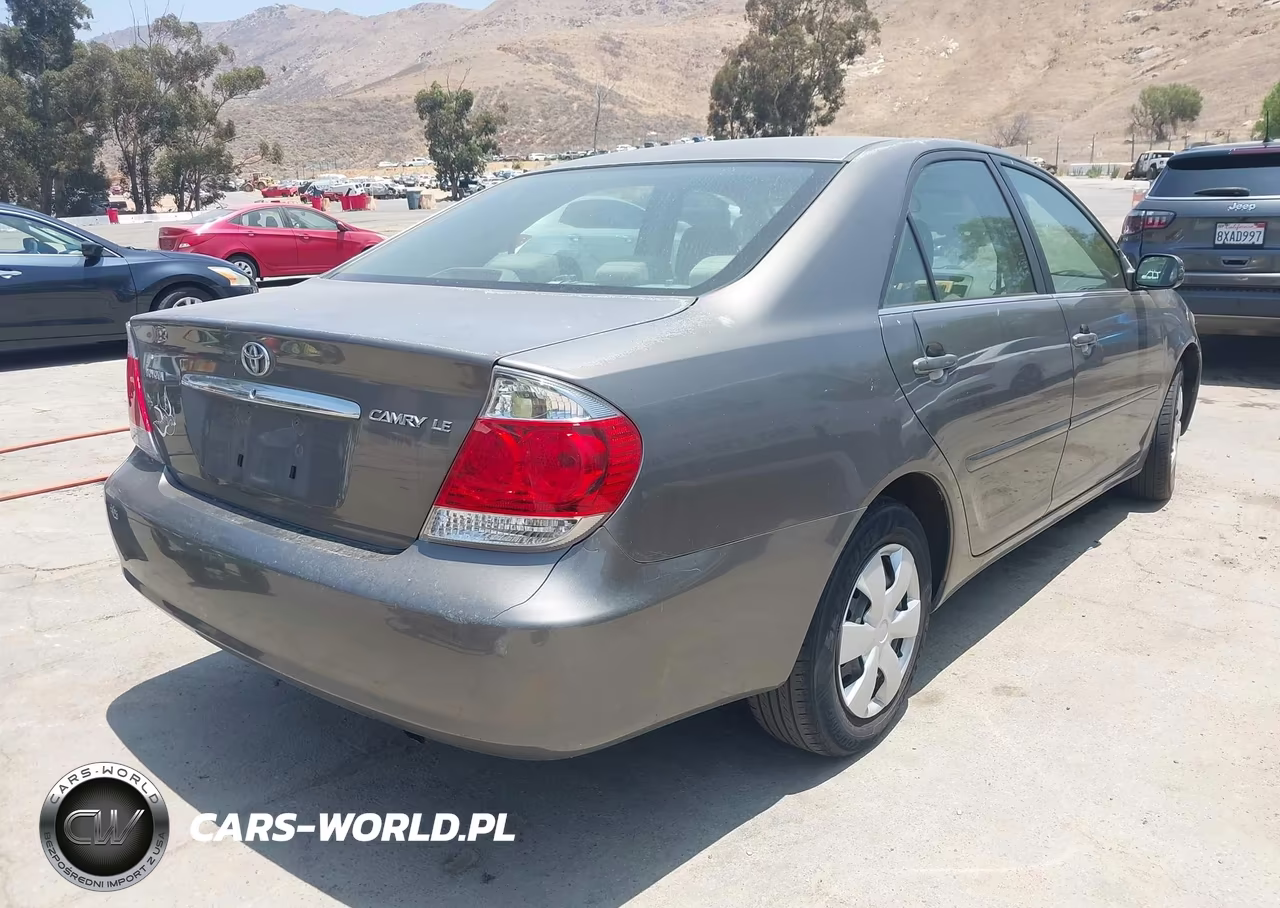 2005 Toyota Camry Le VIN:JTDBE32K053037517 - 4