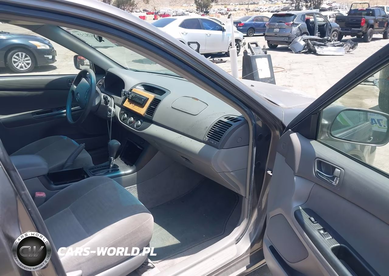 2005 Toyota Camry Le VIN:JTDBE32K053037517 - 5
