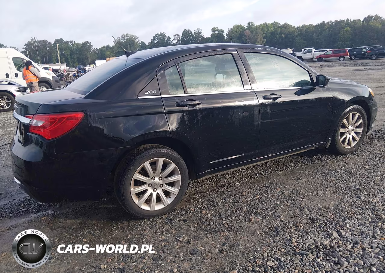 2013 Chrysler 200 Touring VIN:1C3CCBBB1DN597557 - 4