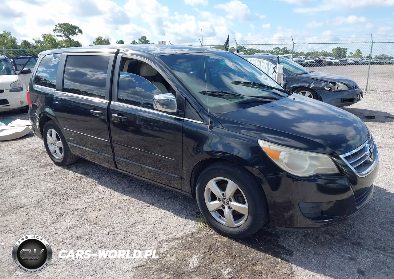 2010 Volkswagen Routan Se