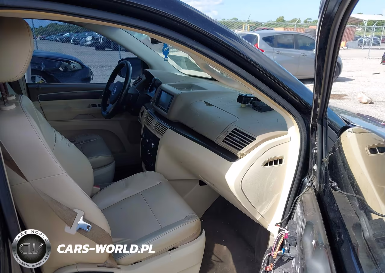 2010 Volkswagen Routan Se VIN:2V4RW3D10AR159110 - 5