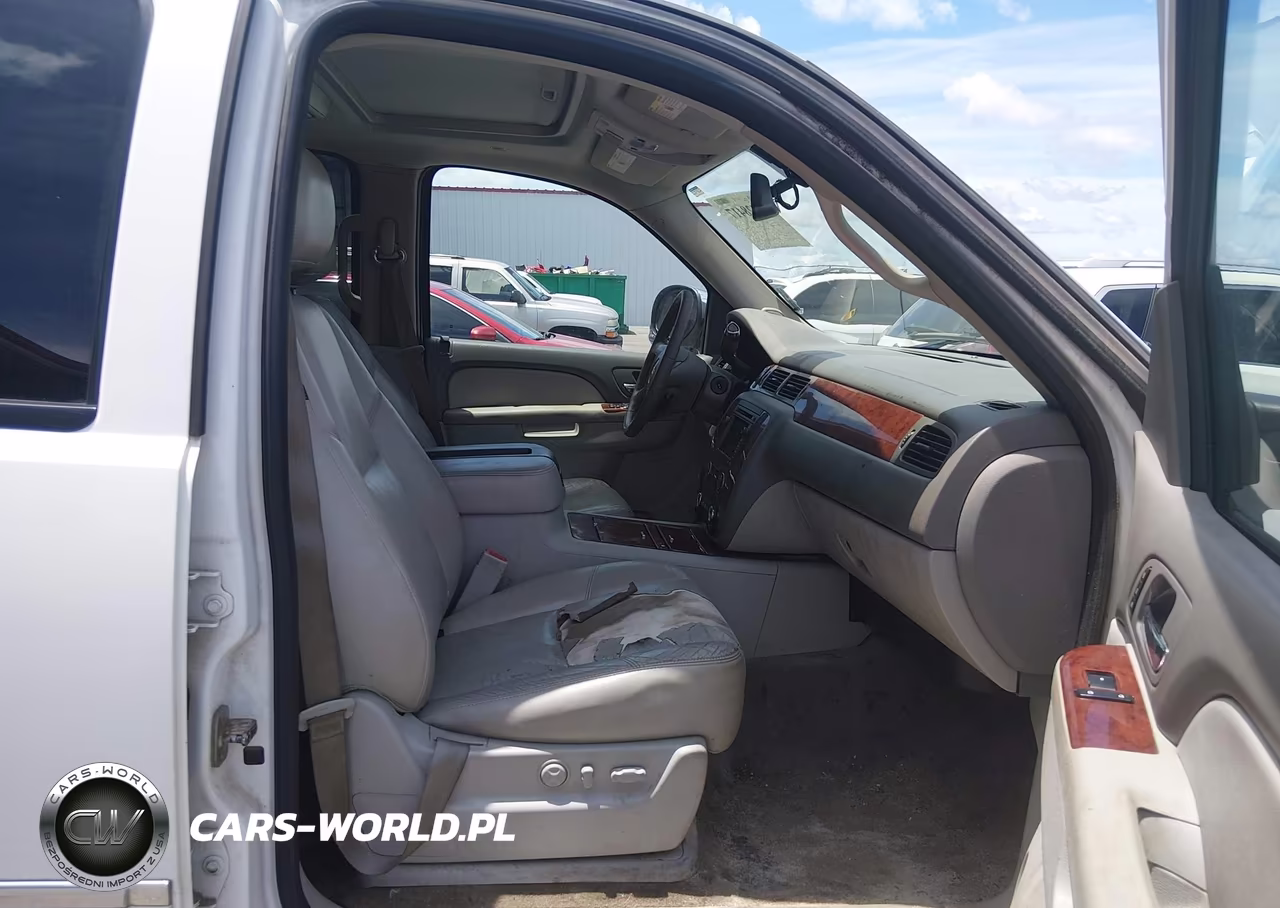 2011 Chevrolet Suburban 1500 Ltz VIN:1GNSCKE03BR397150 - 5