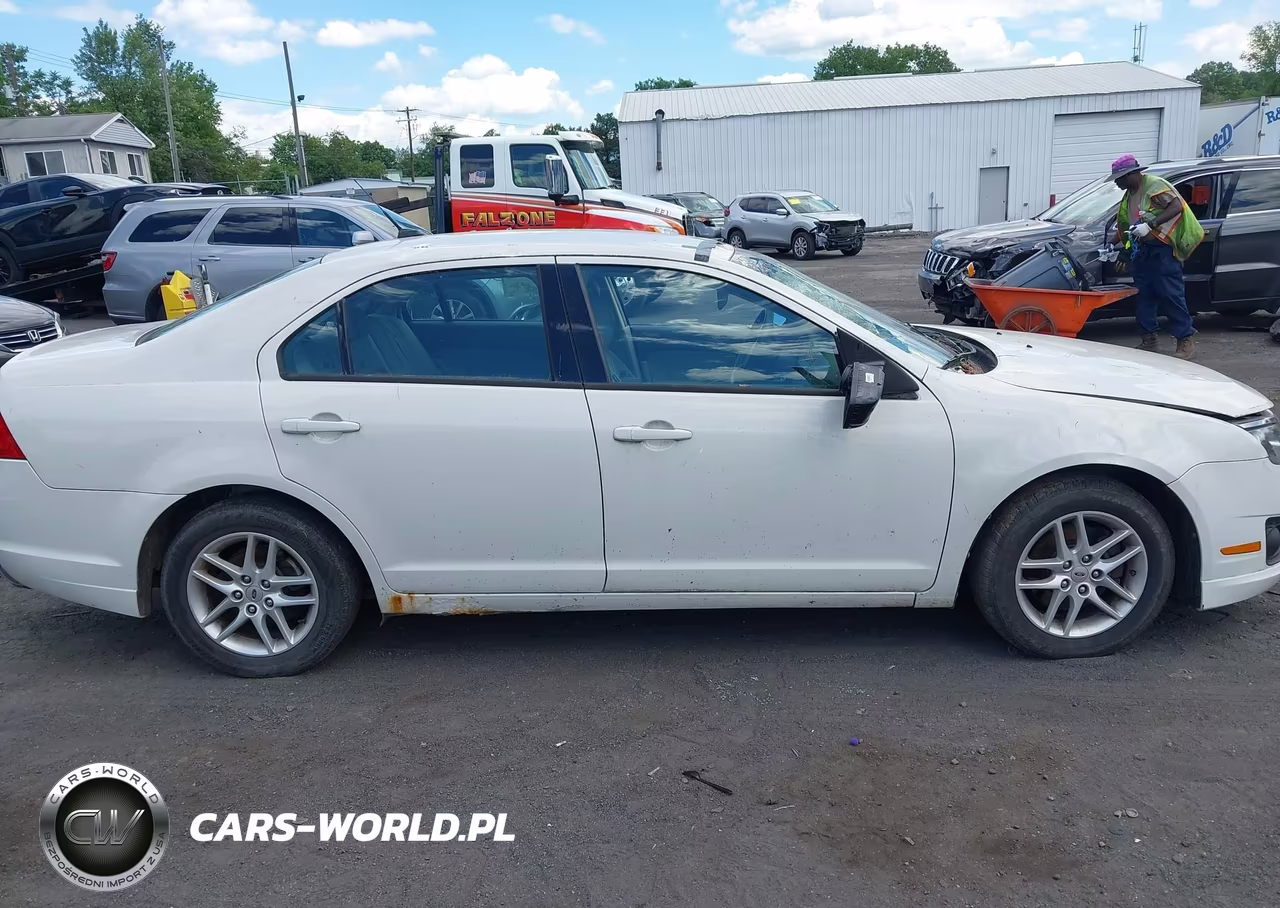 2012 Ford Fusion S VIN:3FAHP0GAXCR160331 - 13
