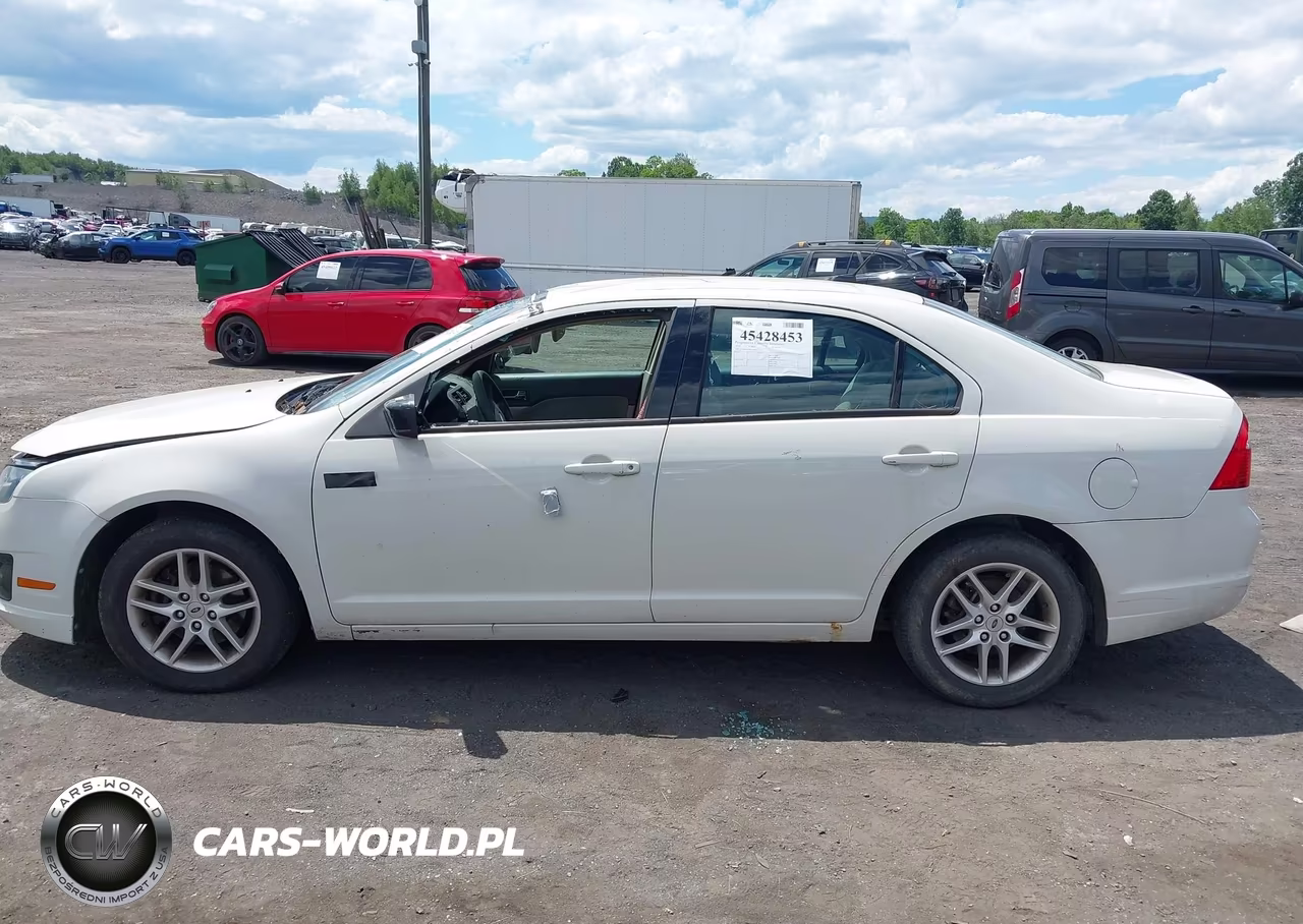 2012 Ford Fusion S VIN:3FAHP0GAXCR160331 - 14