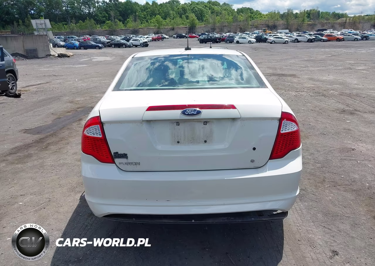 2012 Ford Fusion S VIN:3FAHP0GAXCR160331 - 16