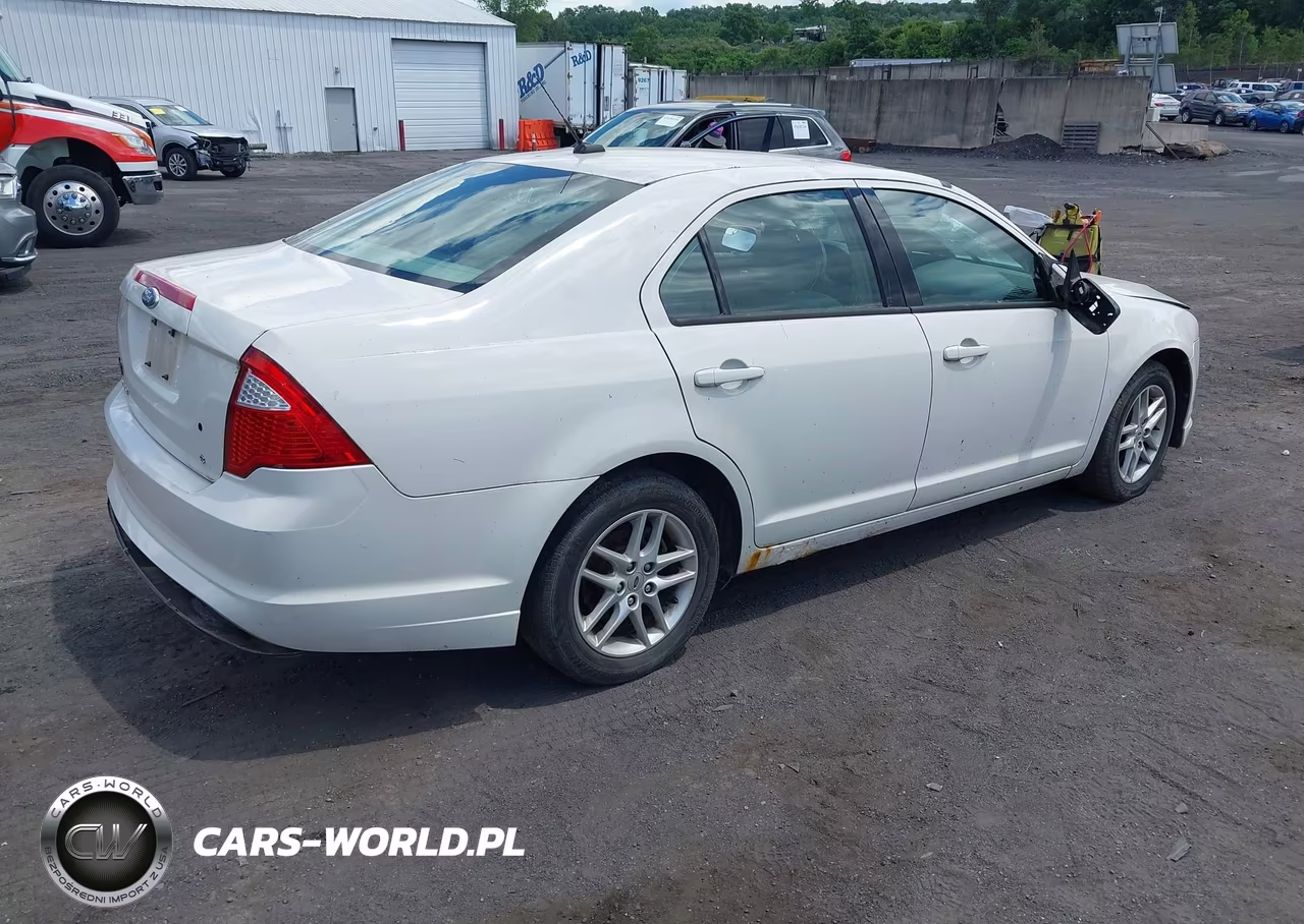 2012 Ford Fusion S VIN:3FAHP0GAXCR160331 - 4