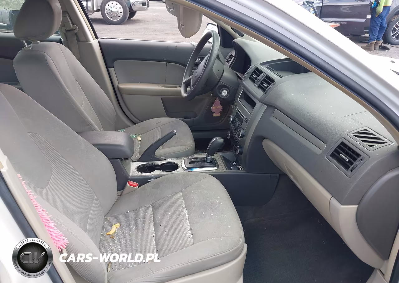 2012 Ford Fusion S VIN:3FAHP0GAXCR160331 - 5