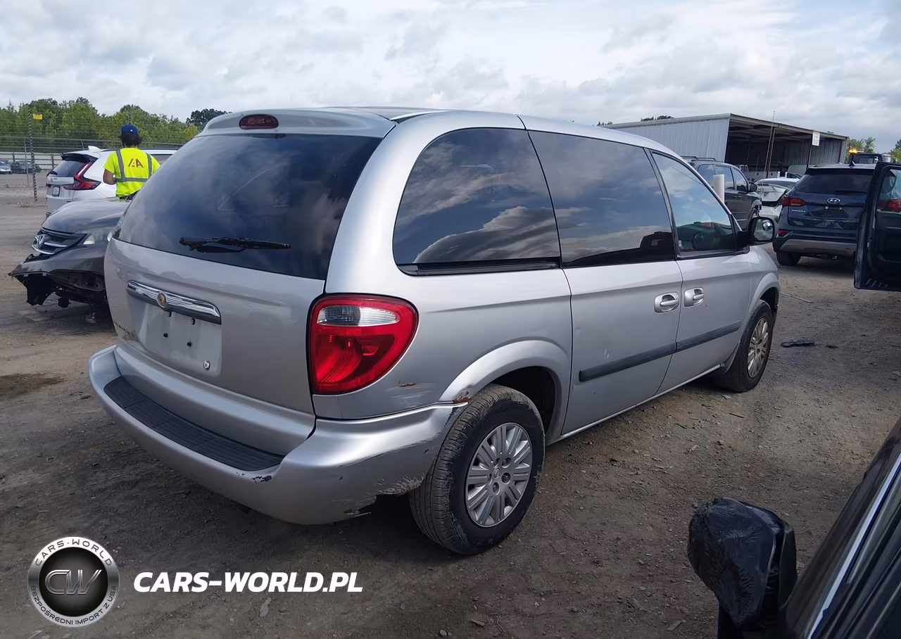 2005 Chrysler Town & Country VIN:1C4GP45R65B439272 - 4