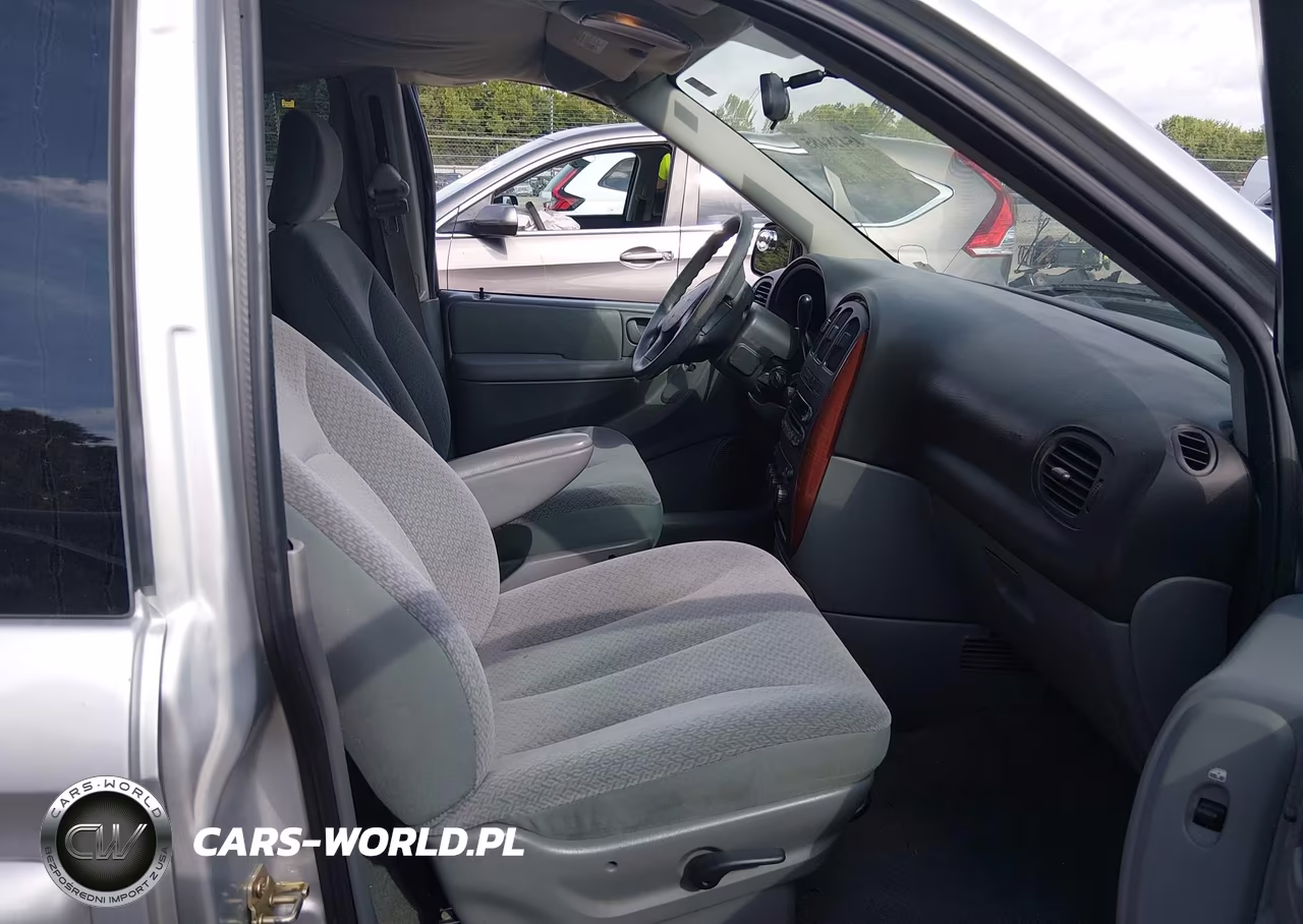 2005 Chrysler Town & Country VIN:1C4GP45R65B439272 - 5