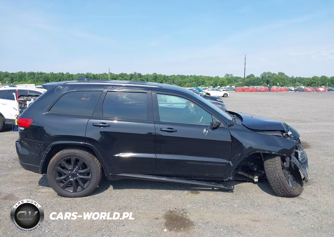 2017 Jeep Grand Cherokee Altitude 4X4 VIN:1C4RJFAG3HC895027 - 14