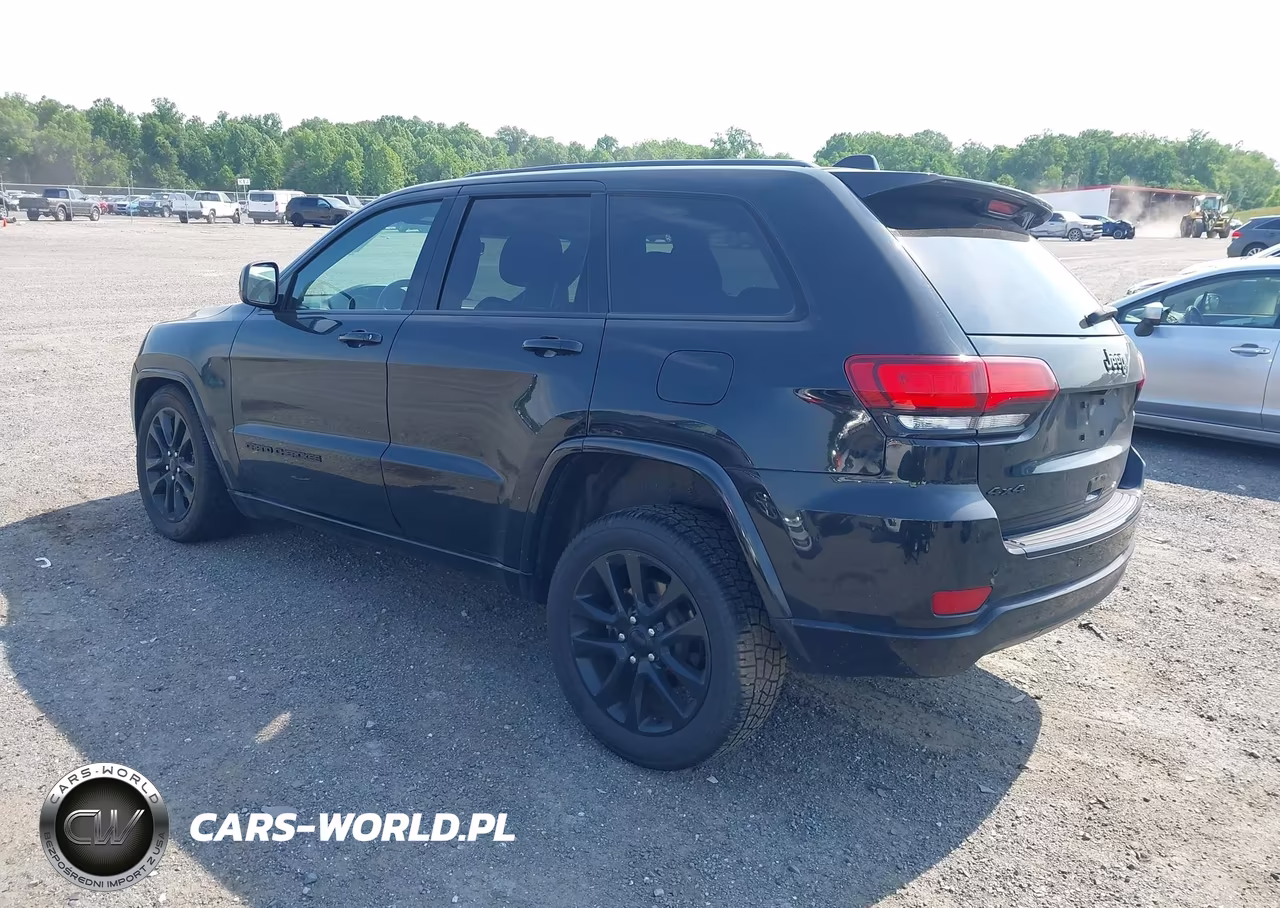 2017 Jeep Grand Cherokee Altitude 4X4 VIN:1C4RJFAG3HC895027 - 3