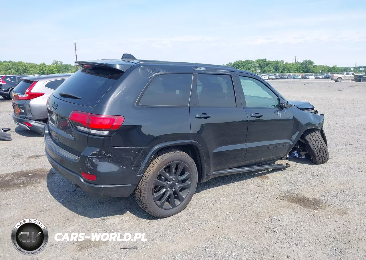 2017 Jeep Grand Cherokee Altitude 4X4 VIN:1C4RJFAG3HC895027 - 4