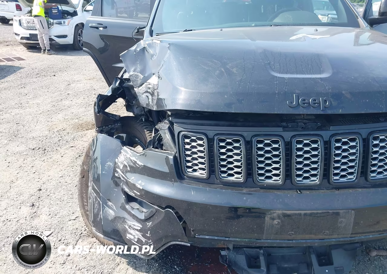 2017 Jeep Grand Cherokee Altitude 4X4 VIN:1C4RJFAG3HC895027 - 6