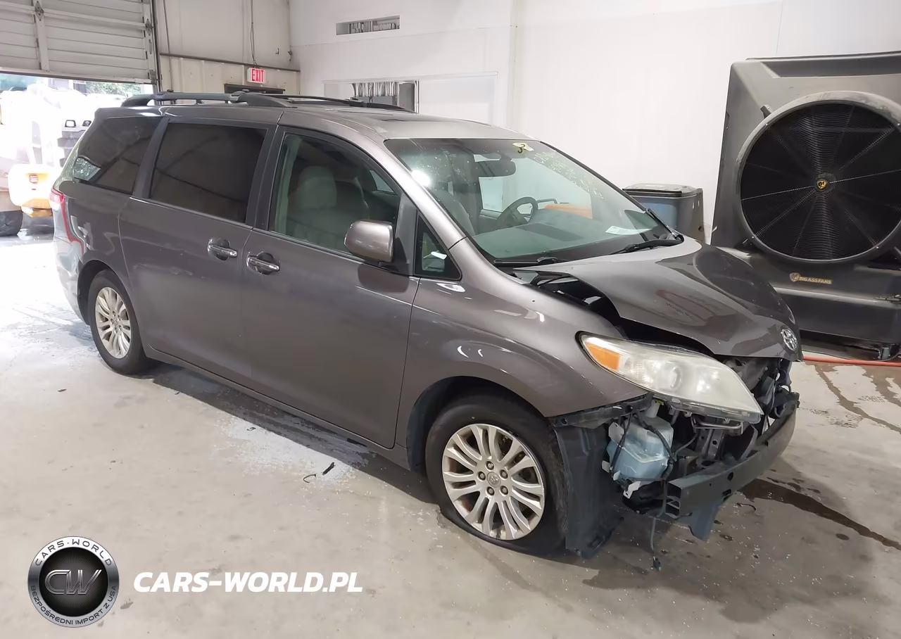 2014 Toyota Sienna Xle V6 8 Passenger