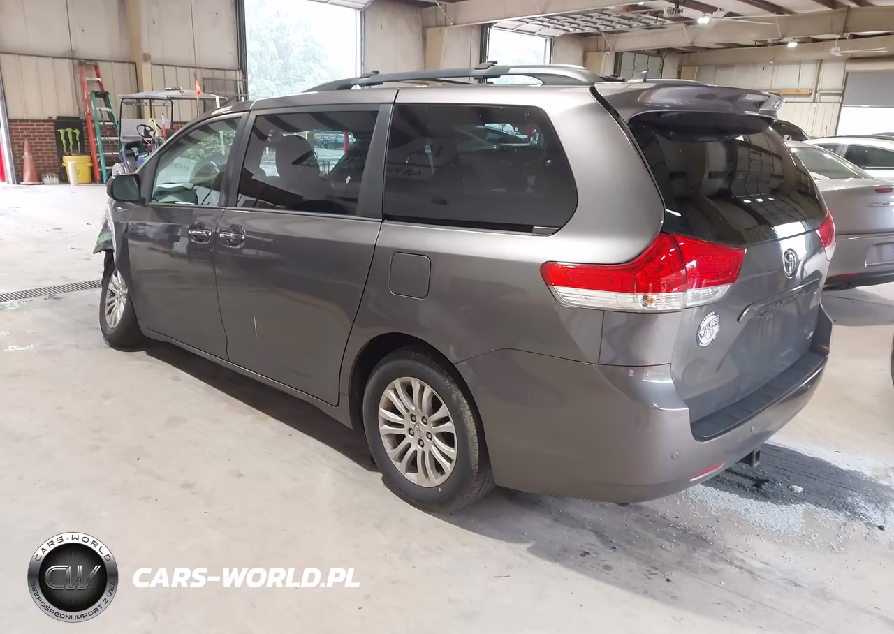 2014 Toyota Sienna Xle V6 8 Passenger VIN:5TDYK3DC5ES419923 - 3