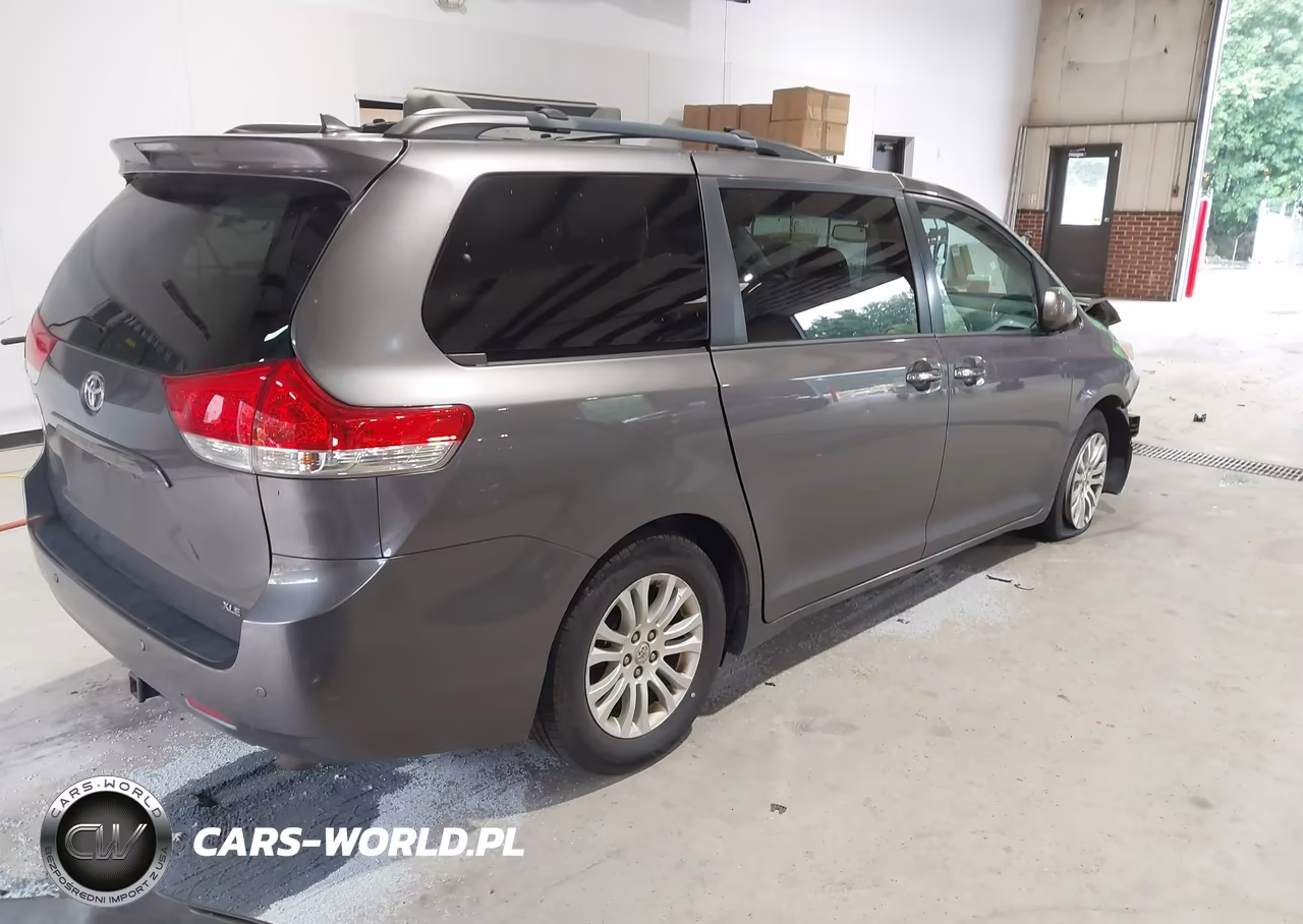 2014 Toyota Sienna Xle V6 8 Passenger VIN:5TDYK3DC5ES419923 - 4
