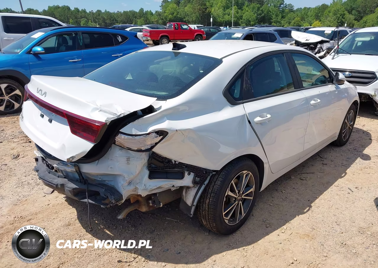 2023 Kia Forte Lxs VIN:3KPF24AD3PE527285 - 4