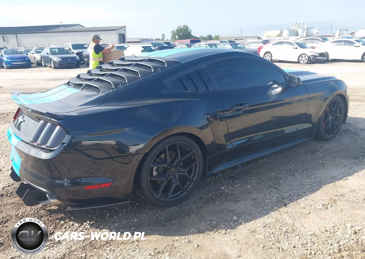 2015 Ford Mustang V6 VIN:1FA6P8AM3F5394584 - 4