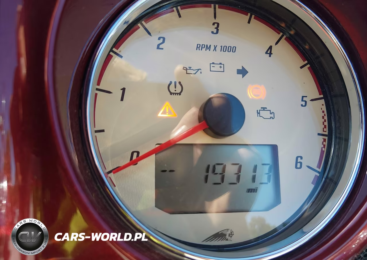 2018 Indian Motorcycle Co. Roadmaster VIN:56KTRAAA9J3362984 - 7