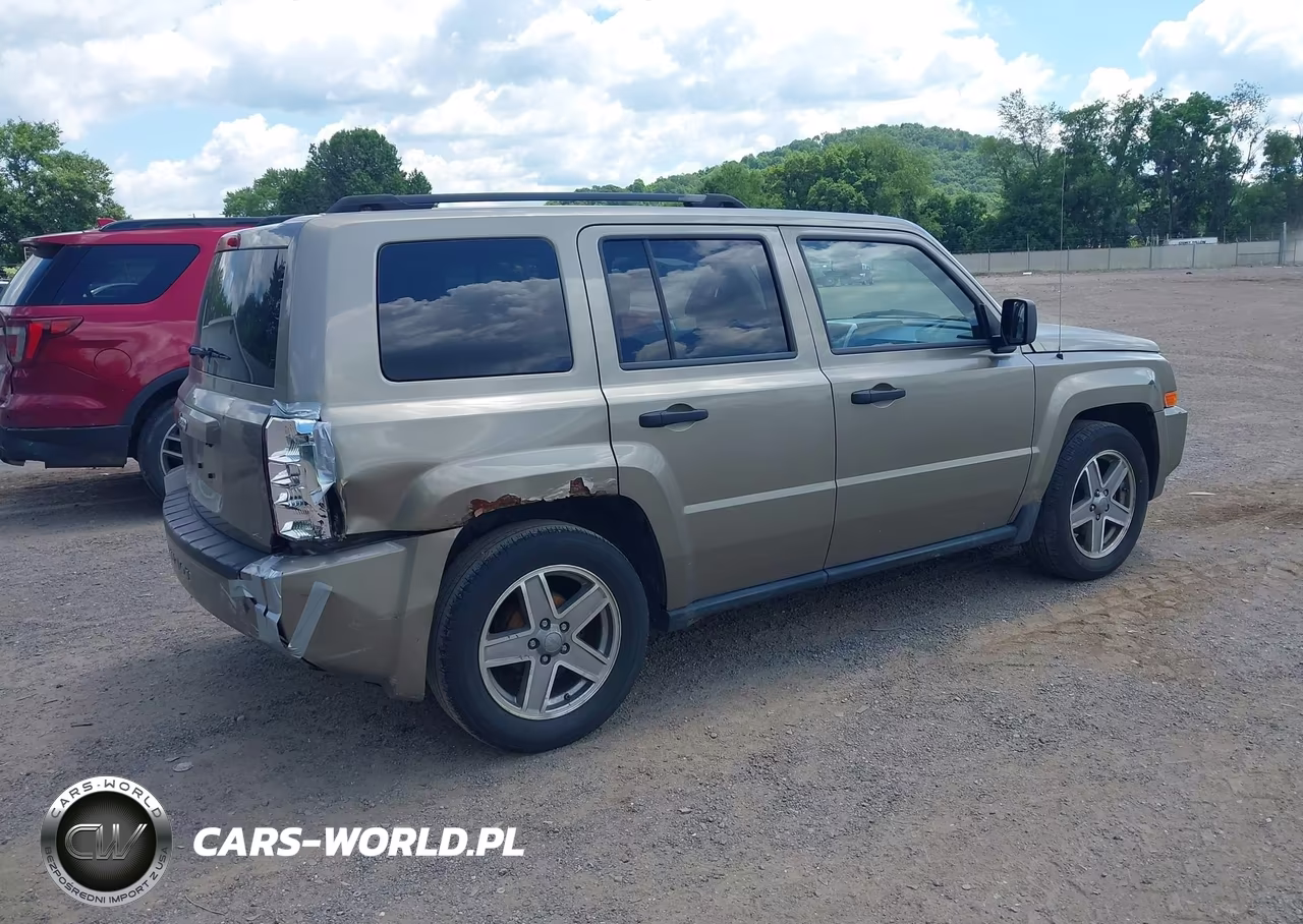 2008 Jeep Patriot Sport VIN:1J8FT28W88D522927 - 4