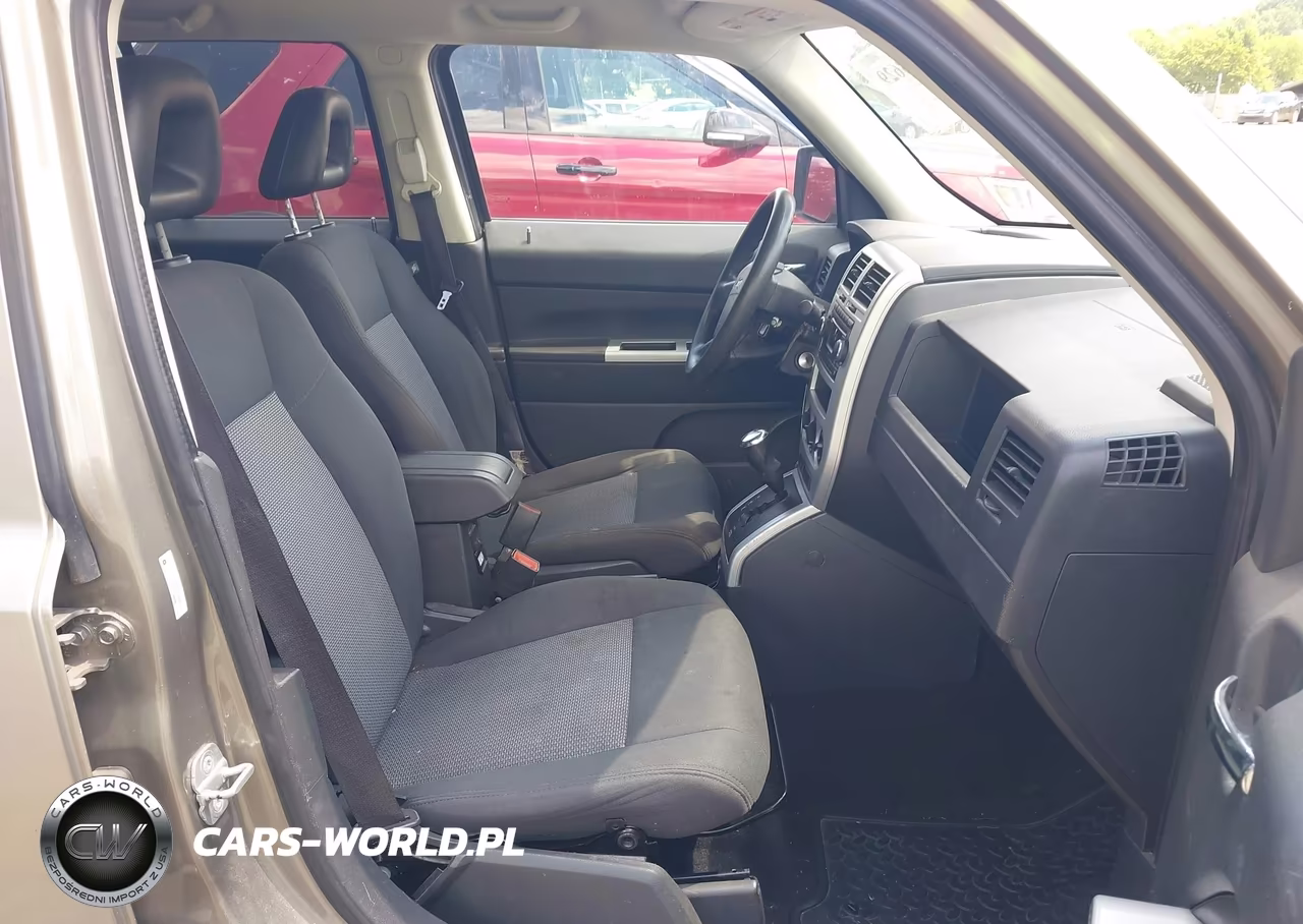 2008 Jeep Patriot Sport VIN:1J8FT28W88D522927 - 5