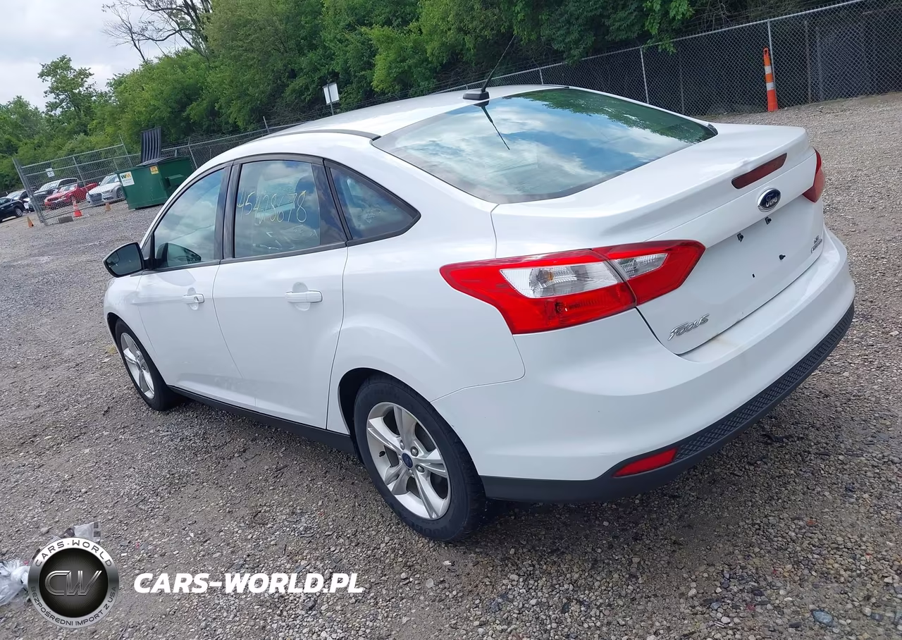 2014 Ford Focus Se VIN:1FADP3F23EL228755 - 3