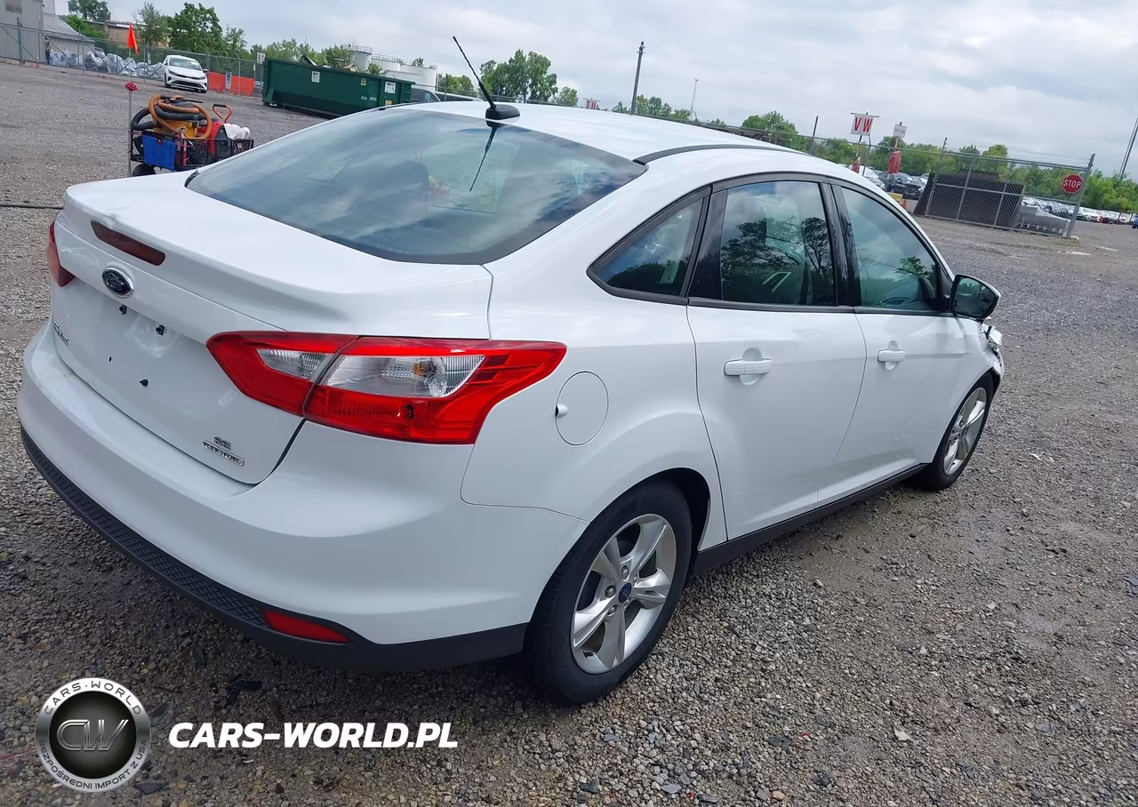 2014 Ford Focus Se VIN:1FADP3F23EL228755 - 4