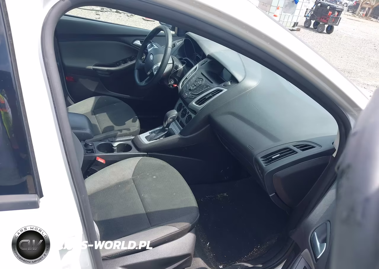2014 Ford Focus Se VIN:1FADP3F23EL228755 - 5