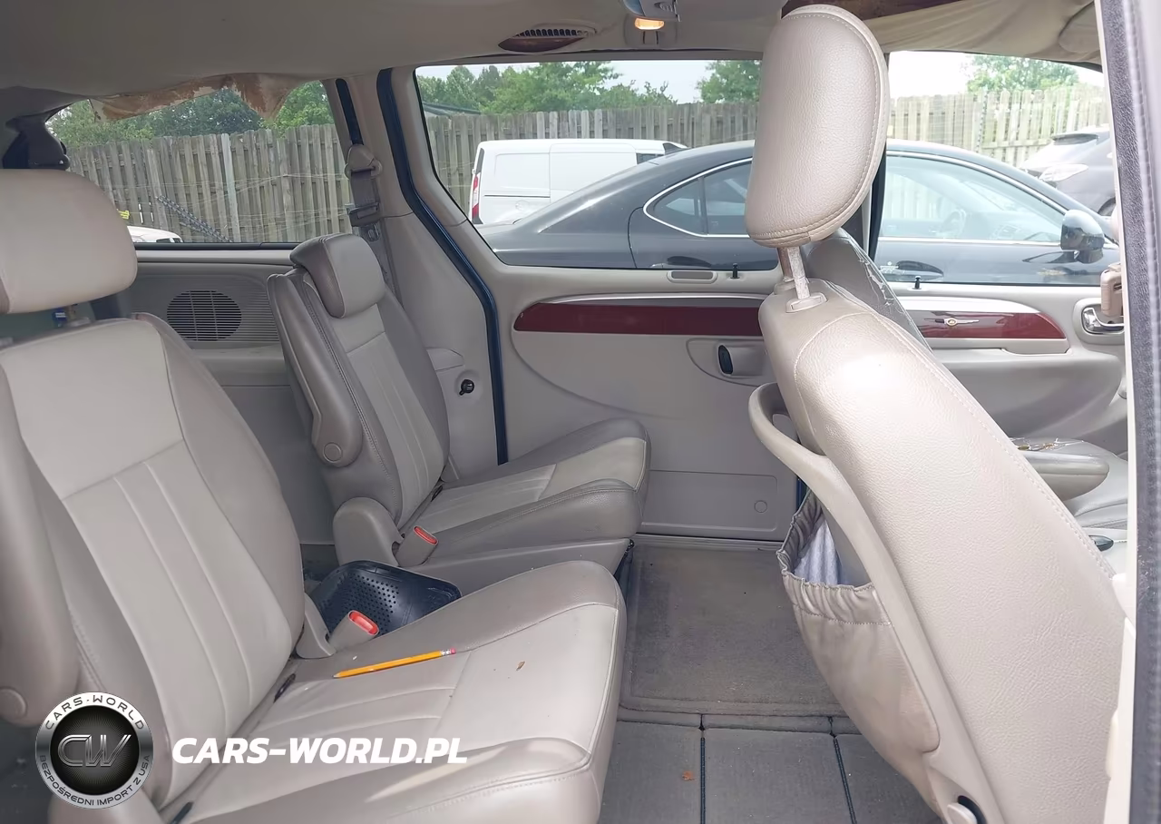 2007 Chrysler Town & Country Touring VIN:2A4GP54L27R151394 - 8