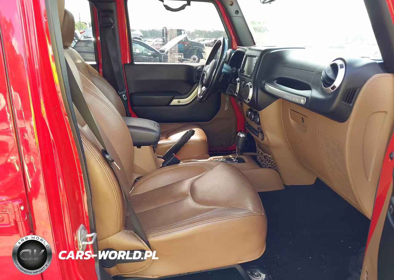 2015 Jeep Wrangler Unlimited Sahara VIN:1C4HJWEG5FL537799 - 5