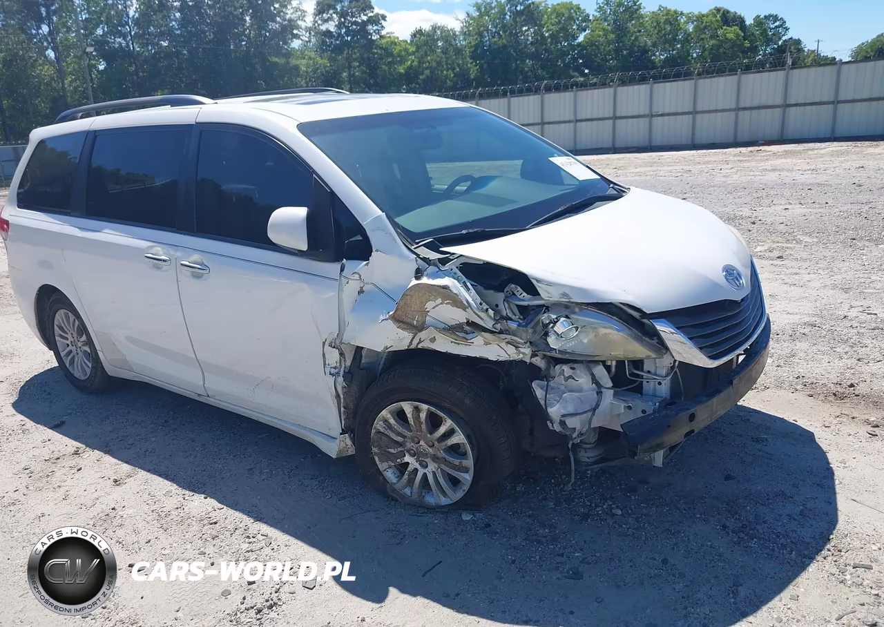 2014 Toyota Sienna Xle V6 8 Passenger – zdjęcie 1 z 17