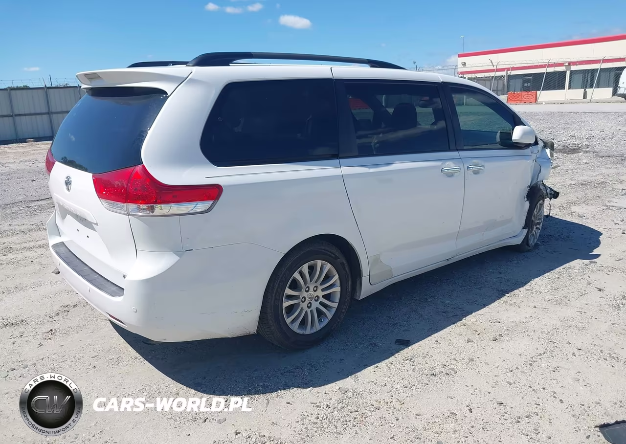 2014 Toyota Sienna Xle V6 8 Passenger VIN:5TDYK3DC4ES415488 - 4