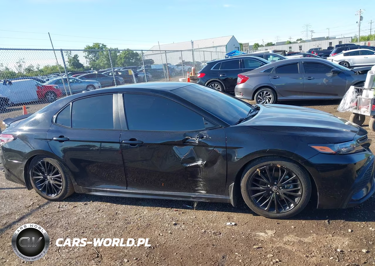 2022 Toyota Camry Nightshade Edition Hybrid VIN:4T1G31AK7NU042110 - 14