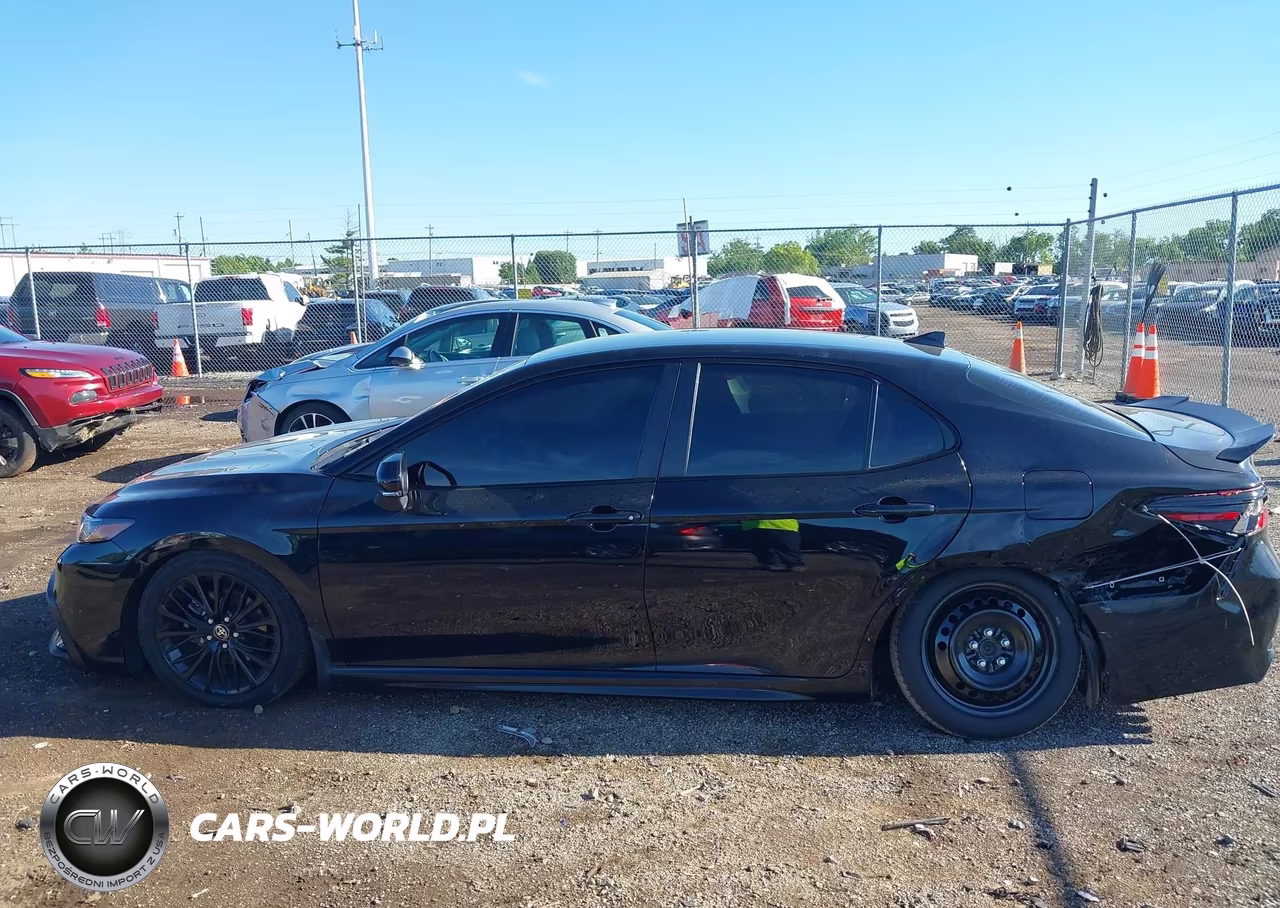 2022 Toyota Camry Nightshade Edition Hybrid VIN:4T1G31AK7NU042110 - 15