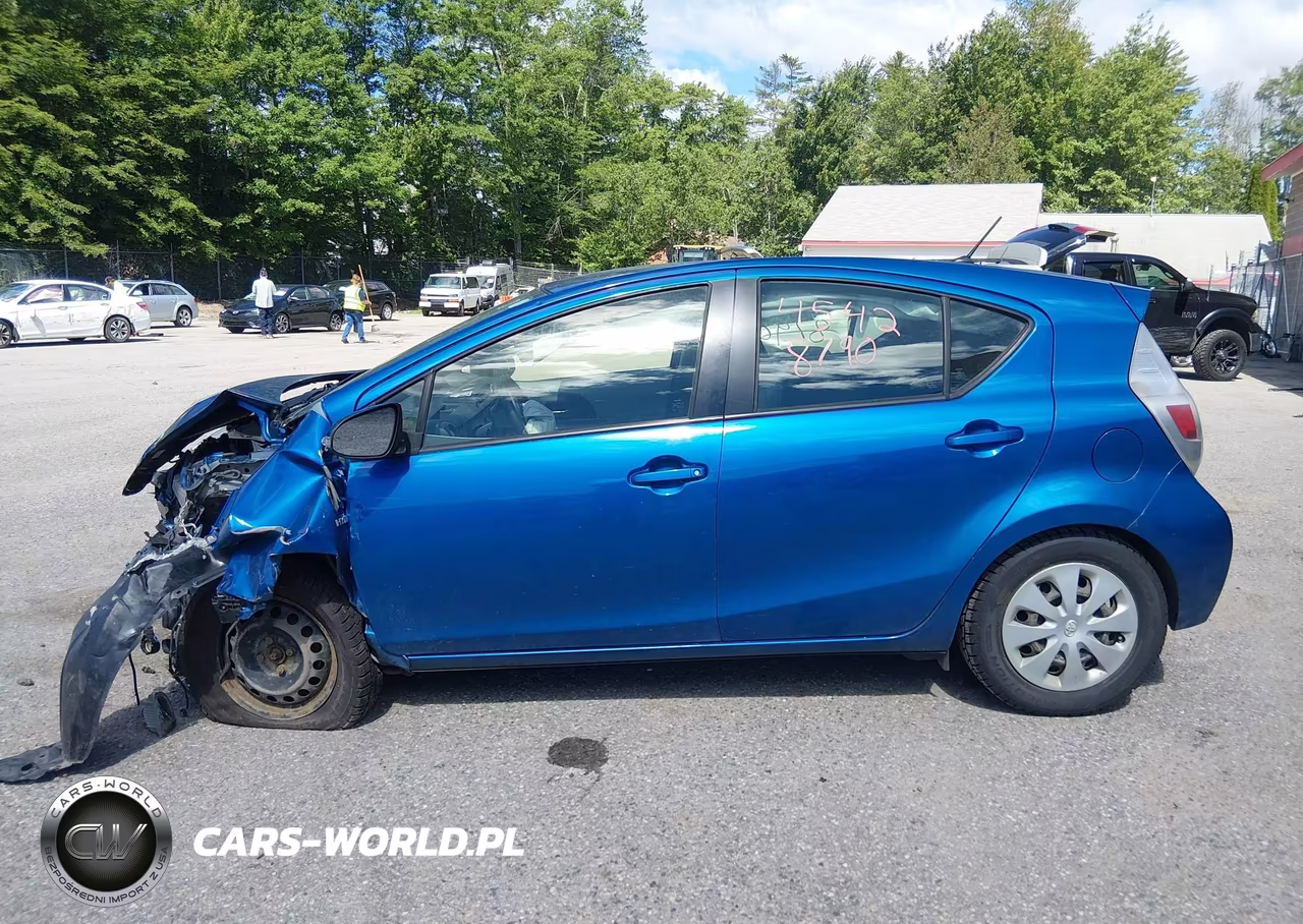 2014 Toyota Prius C Two VIN:JTDKDTB36E1067399 - 15