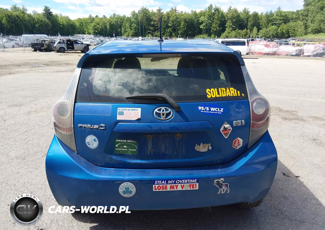 2014 Toyota Prius C Two VIN:JTDKDTB36E1067399 - 17