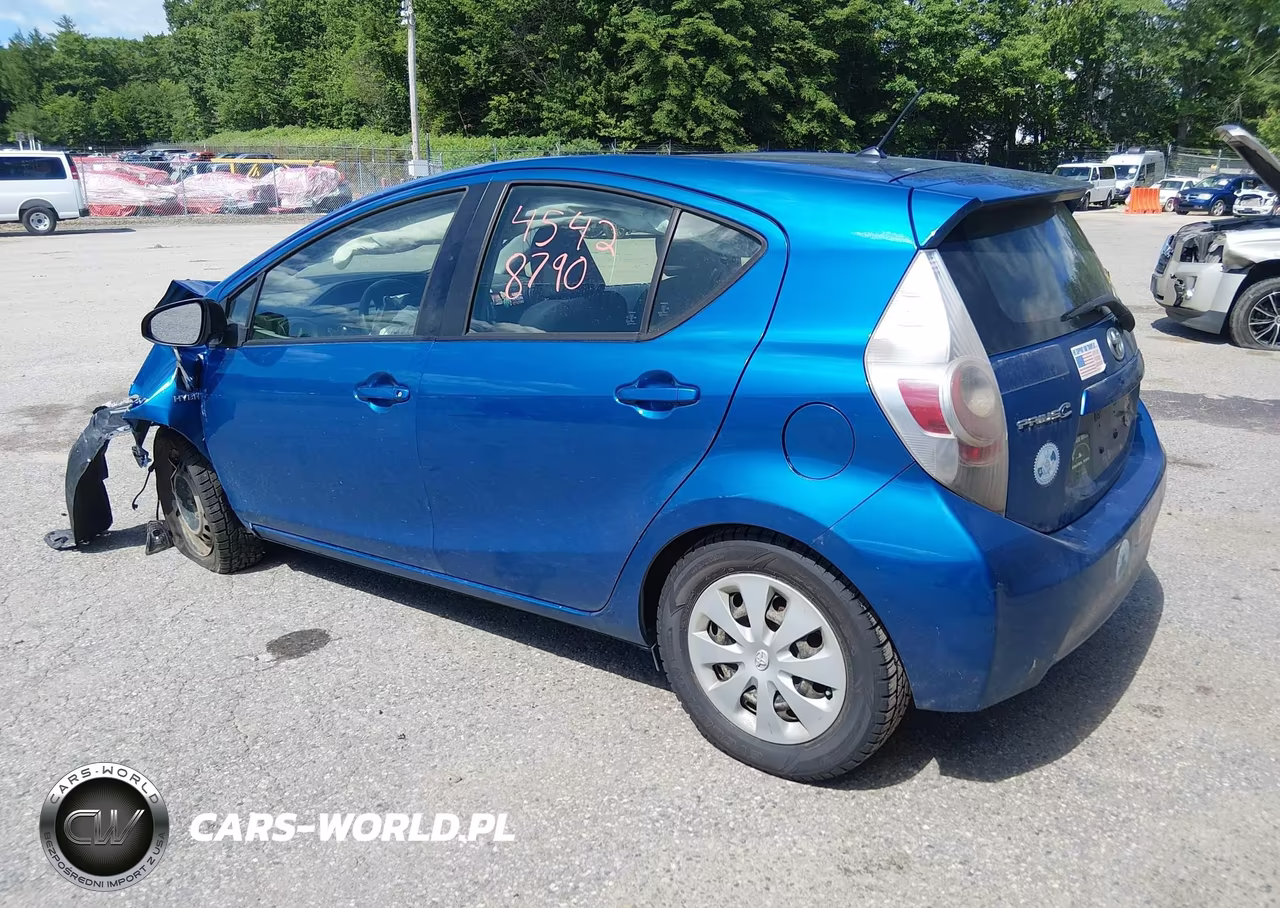2014 Toyota Prius C Two VIN:JTDKDTB36E1067399 - 3