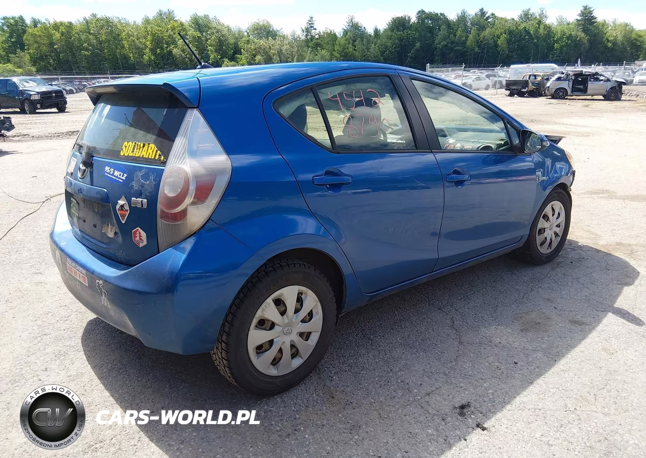 2014 Toyota Prius C Two VIN:JTDKDTB36E1067399 - 4