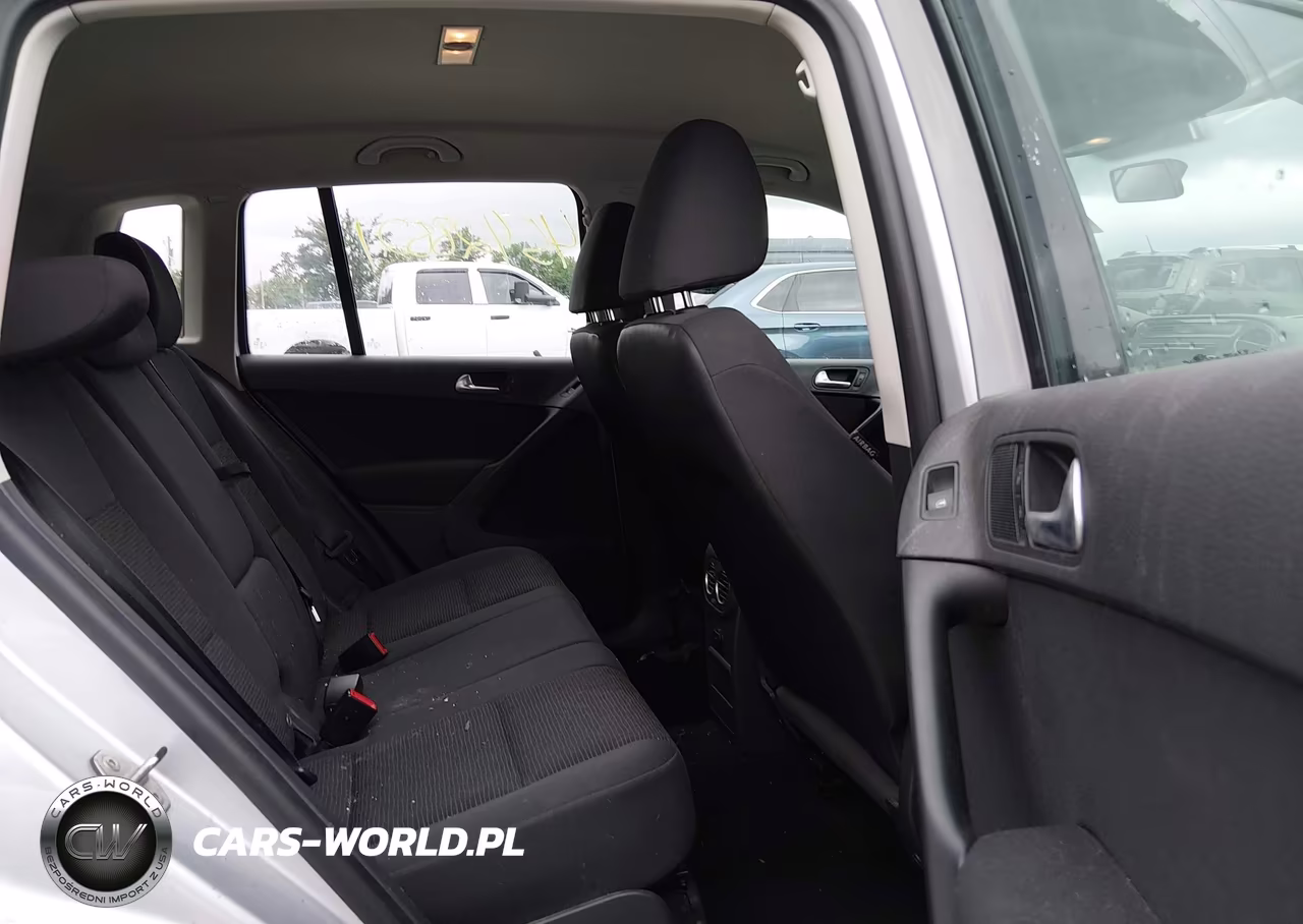 2015 Volkswagen Tiguan S VIN:WVGAV7AX0FW597548 - 8
