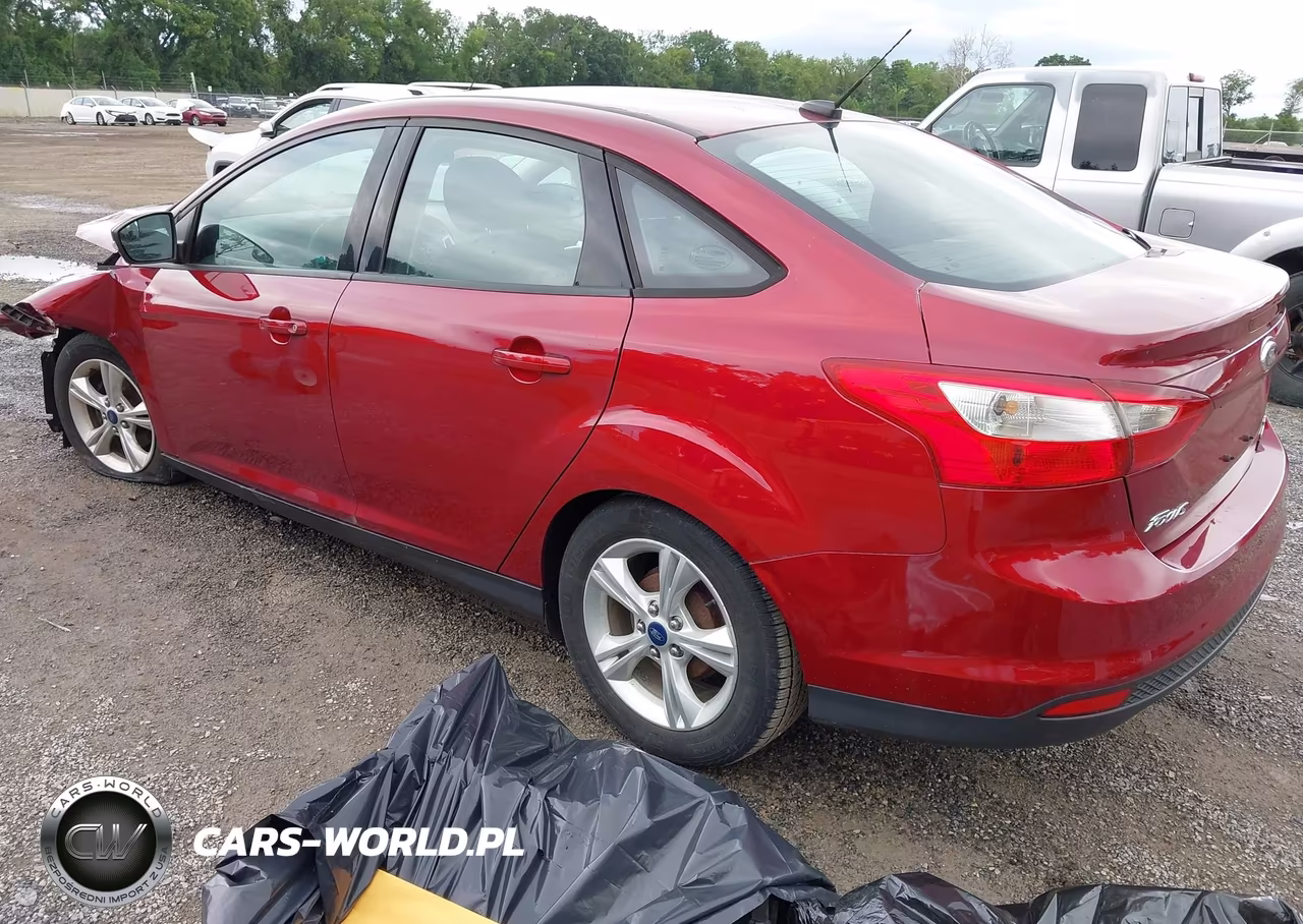 2014 Ford Focus Se VIN:1FADP3F2XEL354093 - 3