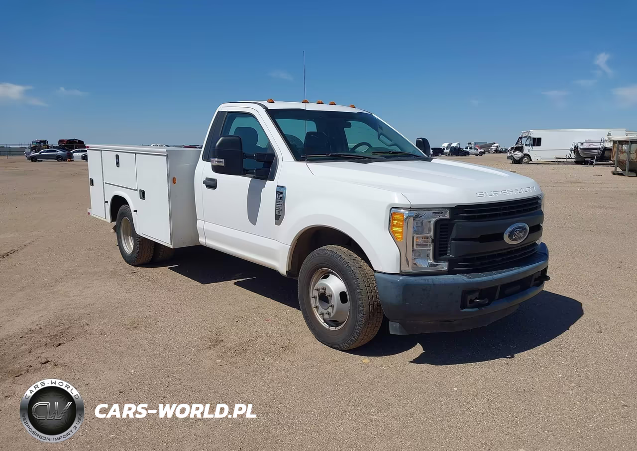 2017 Ford F-350 Chassis Xl