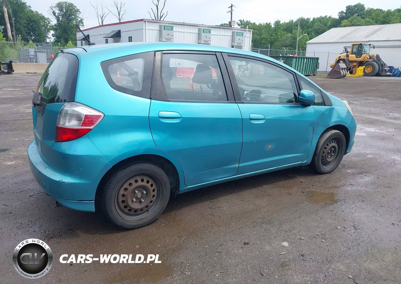 2013 Honda Fit VIN:JHMGE8H31DC061793 - 4