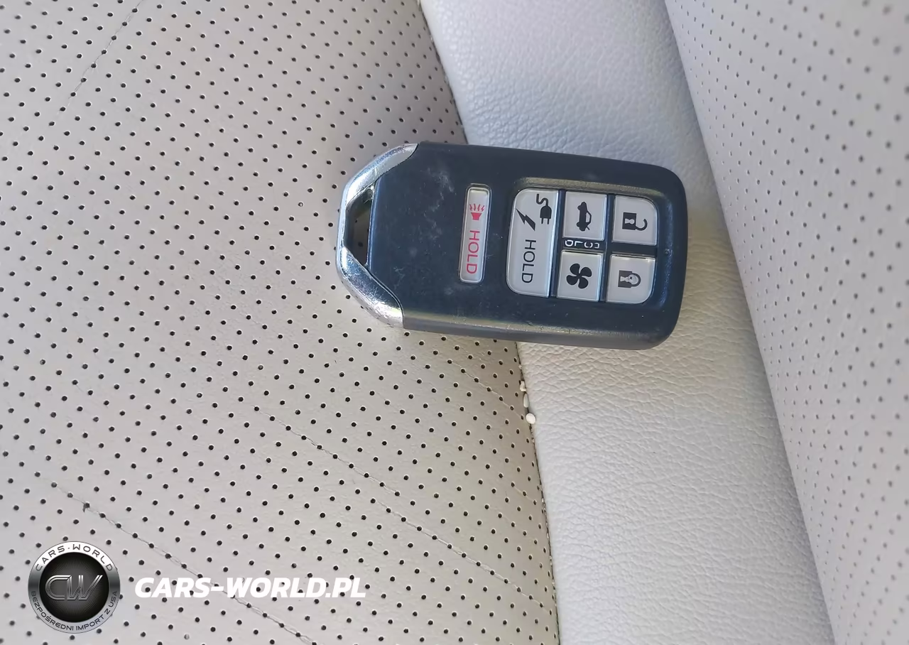 2018 Honda Clarity Plug-In Hybrid Touring VIN:JHMZC5F34JC010655 - 11