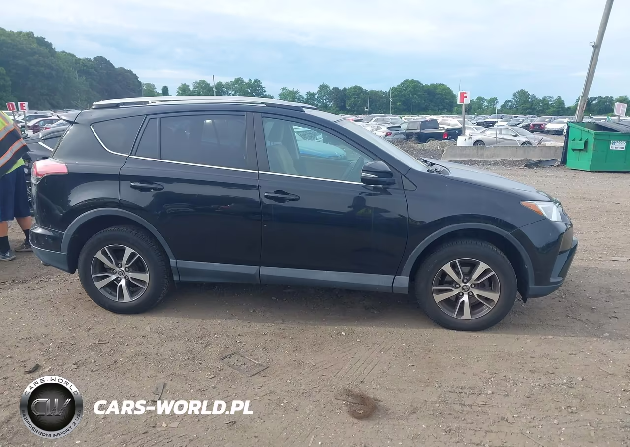 2018 Toyota Rav4 Xle VIN:2T3RFREVXJW817231 - 13